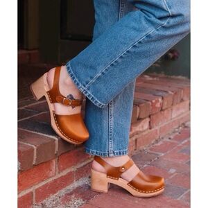 Kurier Charlie Mary Jane  Raspberry Leather Clogs Size 42 / US Size 12